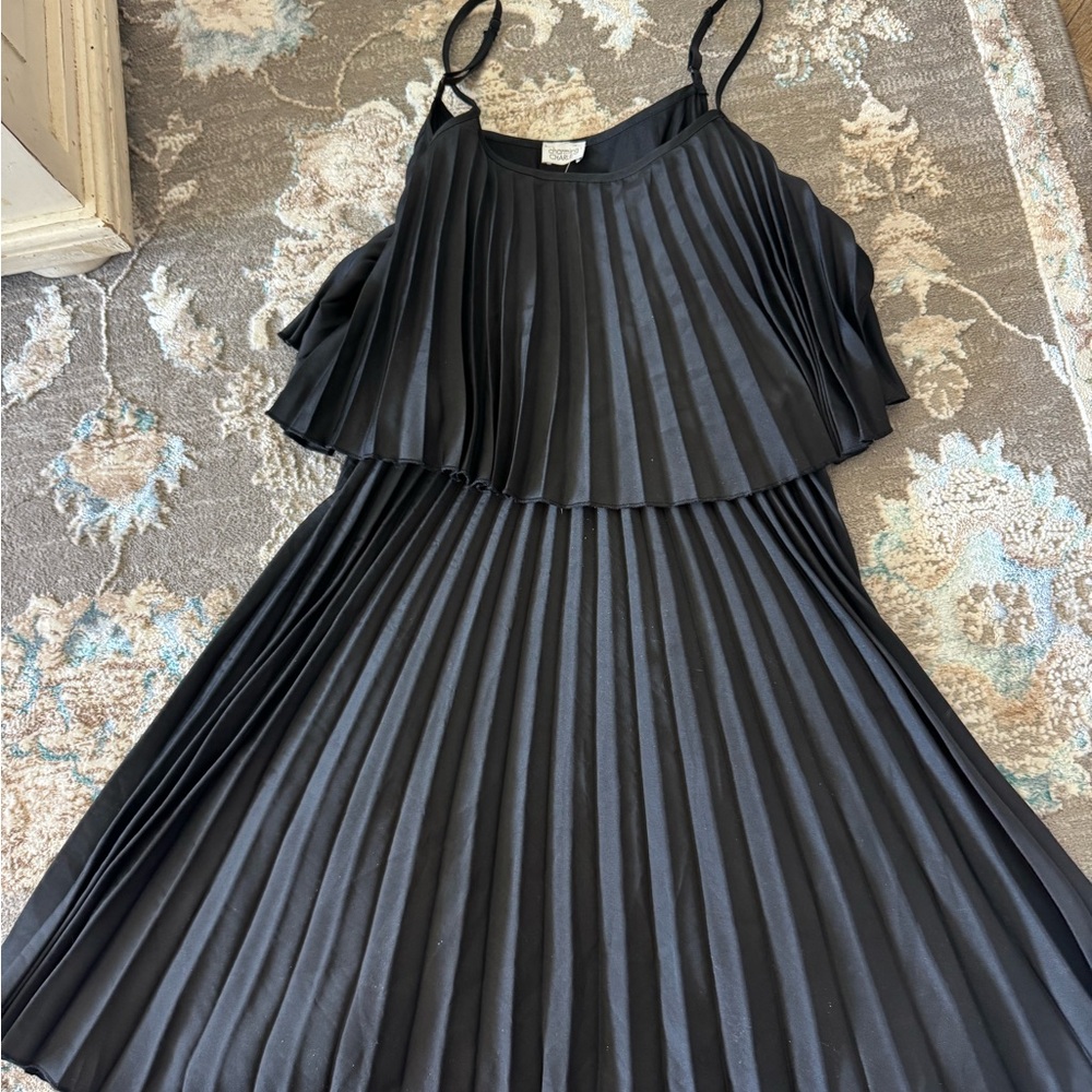 Elegant Black Pleated Women’s Medium Dress